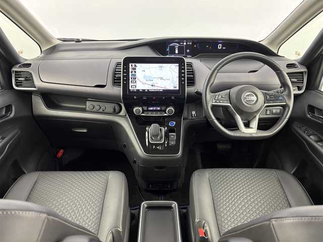 日産 セレナ e－パワー ハイウェイスター V 埼玉県 2020(令2)年 4.7万km ダークメタルグレー/ダイヤモンドブラック 純正ナビ（Bluetooth/CD/DVD/AM/FM）/フルセグTV/アラウンドビューモニター/プロパイロット/レーダークルーズコントロール/エマージェンシーブレーキ/横滑り防止装置/レーンキープアシスト/盗難防止装置/衝突軽減システム/コーナーセンサー/ステアリングヒーター/両側パワースライドドア/LEDヘッドライト/ETC/スマートキー