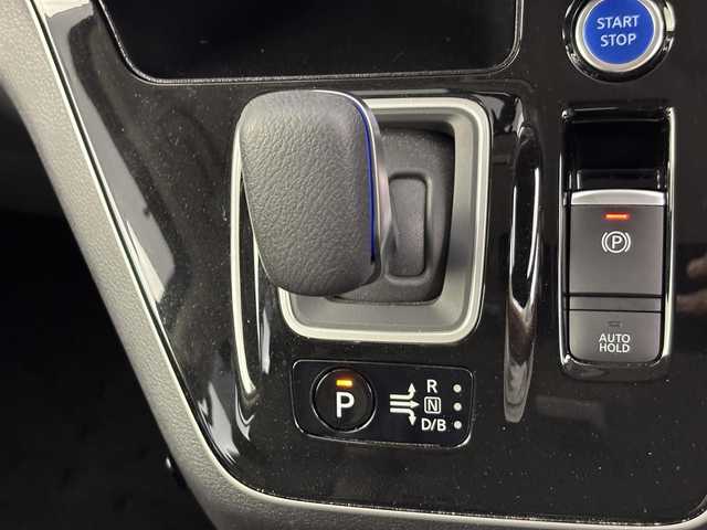 日産 セレナ e－パワー ハイウェイスター V 埼玉県 2020(令2)年 4.7万km ダークメタルグレー/ダイヤモンドブラック 純正ナビ（Bluetooth/CD/DVD/AM/FM）/フルセグTV/アラウンドビューモニター/プロパイロット/レーダークルーズコントロール/エマージェンシーブレーキ/横滑り防止装置/レーンキープアシスト/盗難防止装置/衝突軽減システム/コーナーセンサー/ステアリングヒーター/両側パワースライドドア/LEDヘッドライト/ETC/スマートキー