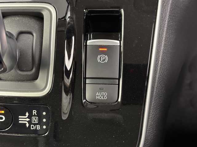 日産 セレナ e－パワー ハイウェイスター V 埼玉県 2020(令2)年 4.7万km ダークメタルグレー/ダイヤモンドブラック 純正ナビ（Bluetooth/CD/DVD/AM/FM）/フルセグTV/アラウンドビューモニター/プロパイロット/レーダークルーズコントロール/エマージェンシーブレーキ/横滑り防止装置/レーンキープアシスト/盗難防止装置/衝突軽減システム/コーナーセンサー/ステアリングヒーター/両側パワースライドドア/LEDヘッドライト/ETC/スマートキー