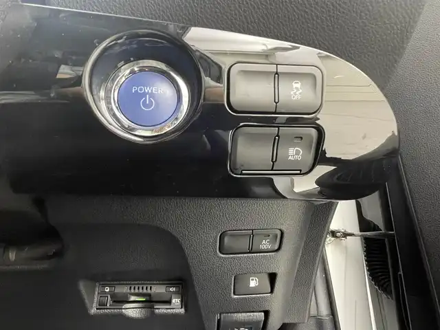 トヨタ プリウス SセーフティプラスⅡ 茨城県 2021(令3)年 5.8万km プラチナホワイトパールマイカ 純正ディスプレイオーディオ/・ナビキット(機能)有り/モデリスタエアロ/フルセグ再生可/CarPlay/ブラインドスポットモニター/バックカメラ/クリアランスソナー（前後）/純正アルミホイール/社外フロアマット/LEDヘッドライト/スペアキー有り/ビルトインETC/社外ドライブレコーダー［ZDR-035］
