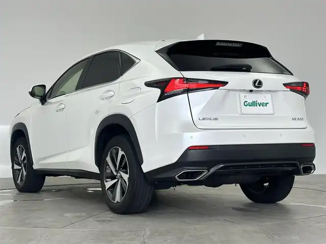レクサス ＮＸ 300 バージョンL 愛知県 2017(平29)年 4.4万km ソニッククォーツ サンルーフ/レザーシート/後席電動リクライニングシート/純正10型メモリナビ/（CD/DVD/SD/フルセグTV/SD)/バックカメラ/前席シートベンチレーション/全席シートヒーター/全席パワーシート/ステアリングヒーター/ETC/ドライブレコーダー/レクサスセーフティシステム/・レーンキープアシスト/・プリクラッシュセーフティ/・クリアランスソナー/・パーキングサポートブレーキ/・ブラインドスポットモニター/・レーダークルーズコントロール/純正LEDヘッドライト/純正フロアマット/純正18インチAW
