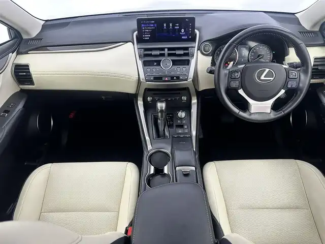 レクサス ＮＸ 300 バージョンL 愛知県 2017(平29)年 4.4万km ソニッククォーツ サンルーフ/レザーシート/後席電動リクライニングシート/純正10型メモリナビ/（CD/DVD/SD/フルセグTV/SD)/バックカメラ/前席シートベンチレーション/全席シートヒーター/全席パワーシート/ステアリングヒーター/ETC/ドライブレコーダー/レクサスセーフティシステム/・レーンキープアシスト/・プリクラッシュセーフティ/・クリアランスソナー/・パーキングサポートブレーキ/・ブラインドスポットモニター/・レーダークルーズコントロール/純正LEDヘッドライト/純正フロアマット/純正18インチAW