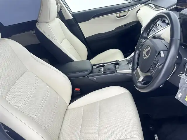 レクサス ＮＸ 300 バージョンL 愛知県 2017(平29)年 4.4万km ソニッククォーツ サンルーフ/レザーシート/後席電動リクライニングシート/純正10型メモリナビ/（CD/DVD/SD/フルセグTV/SD)/バックカメラ/前席シートベンチレーション/全席シートヒーター/全席パワーシート/ステアリングヒーター/ETC/ドライブレコーダー/レクサスセーフティシステム/・レーンキープアシスト/・プリクラッシュセーフティ/・クリアランスソナー/・パーキングサポートブレーキ/・ブラインドスポットモニター/・レーダークルーズコントロール/純正LEDヘッドライト/純正フロアマット/純正18インチAW