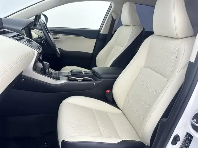 レクサス ＮＸ 300 バージョンL 愛知県 2017(平29)年 4.4万km ソニッククォーツ サンルーフ/レザーシート/後席電動リクライニングシート/純正10型メモリナビ/（CD/DVD/SD/フルセグTV/SD)/バックカメラ/前席シートベンチレーション/全席シートヒーター/全席パワーシート/ステアリングヒーター/ETC/ドライブレコーダー/レクサスセーフティシステム/・レーンキープアシスト/・プリクラッシュセーフティ/・クリアランスソナー/・パーキングサポートブレーキ/・ブラインドスポットモニター/・レーダークルーズコントロール/純正LEDヘッドライト/純正フロアマット/純正18インチAW