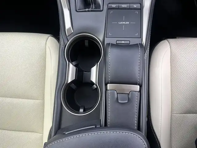 レクサス ＮＸ 300 バージョンL 愛知県 2017(平29)年 4.4万km ソニッククォーツ サンルーフ/レザーシート/後席電動リクライニングシート/純正10型メモリナビ/（CD/DVD/SD/フルセグTV/SD)/バックカメラ/前席シートベンチレーション/全席シートヒーター/全席パワーシート/ステアリングヒーター/ETC/ドライブレコーダー/レクサスセーフティシステム/・レーンキープアシスト/・プリクラッシュセーフティ/・クリアランスソナー/・パーキングサポートブレーキ/・ブラインドスポットモニター/・レーダークルーズコントロール/純正LEDヘッドライト/純正フロアマット/純正18インチAW