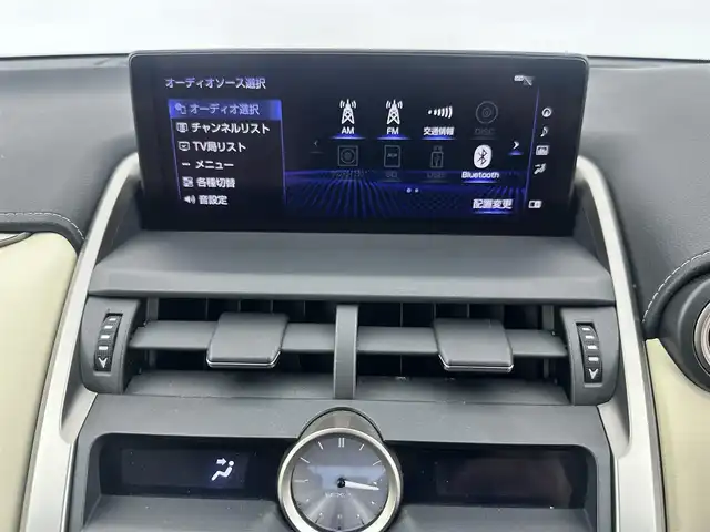 レクサス ＮＸ 300 バージョンL 愛知県 2017(平29)年 4.4万km ソニッククォーツ サンルーフ/レザーシート/後席電動リクライニングシート/純正10型メモリナビ/（CD/DVD/SD/フルセグTV/SD)/バックカメラ/前席シートベンチレーション/全席シートヒーター/全席パワーシート/ステアリングヒーター/ETC/ドライブレコーダー/レクサスセーフティシステム/・レーンキープアシスト/・プリクラッシュセーフティ/・クリアランスソナー/・パーキングサポートブレーキ/・ブラインドスポットモニター/・レーダークルーズコントロール/純正LEDヘッドライト/純正フロアマット/純正18インチAW