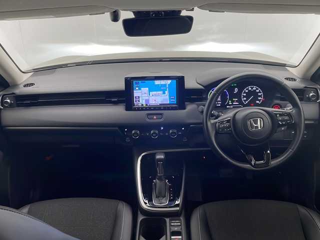 ホンダ ヴェゼル ハイブリッド e:HEV Z 宮崎県 2021(令3)年 3.6万km サンドカーキパール 禁煙車/ホンダセンシング/純正8型ナビTV/（VXM-215VFEi/CD/DVD/Bluetooth/フルセグTV)/純正バックカメラ/純正ドライブレコーダー/純正ETC/純正エアロ/純正18インチアルミ/純正LEDオートライト/純正LEDフォグ/純正フロアマット/アダプティブクルーズコントロール/レーンディパーチャーアラート/オートマチックハイビーム/ブラインドスポットモニター/ダウンヒルアシストコントロール/クリアランスソナー/電子パーキング/オートホールド/パワーバックドア/デュアルオートエアコン/前席シートヒーター/ステアリングヒーター/スマートキー/プッシュエンジンスタート/新車時保証書/取扱い説明書