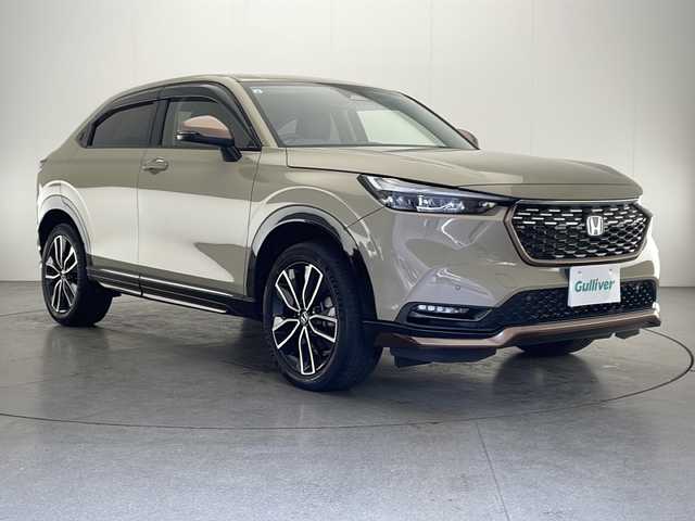 ホンダ ヴェゼル ハイブリッド e:HEV Z 宮崎県 2021(令3)年 3.6万km サンドカーキパール 禁煙車/ホンダセンシング/純正8型ナビTV/（VXM-215VFEi/CD/DVD/Bluetooth/フルセグTV)/純正バックカメラ/純正ドライブレコーダー/純正ETC/純正エアロ/純正18インチアルミ/純正LEDオートライト/純正LEDフォグ/純正フロアマット/アダプティブクルーズコントロール/レーンディパーチャーアラート/オートマチックハイビーム/ブラインドスポットモニター/ダウンヒルアシストコントロール/クリアランスソナー/電子パーキング/オートホールド/パワーバックドア/デュアルオートエアコン/前席シートヒーター/ステアリングヒーター/スマートキー/プッシュエンジンスタート/新車時保証書/取扱い説明書