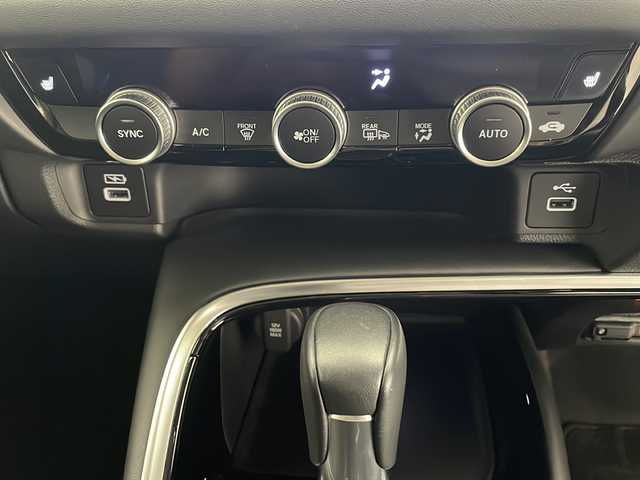 ホンダ ヴェゼル ハイブリッド e:HEV Z 宮崎県 2021(令3)年 3.6万km サンドカーキパール 禁煙車/ホンダセンシング/純正8型ナビTV/（VXM-215VFEi/CD/DVD/Bluetooth/フルセグTV)/純正バックカメラ/純正ドライブレコーダー/純正ETC/純正エアロ/純正18インチアルミ/純正LEDオートライト/純正LEDフォグ/純正フロアマット/アダプティブクルーズコントロール/レーンディパーチャーアラート/オートマチックハイビーム/ブラインドスポットモニター/ダウンヒルアシストコントロール/クリアランスソナー/電子パーキング/オートホールド/パワーバックドア/デュアルオートエアコン/前席シートヒーター/ステアリングヒーター/スマートキー/プッシュエンジンスタート/新車時保証書/取扱い説明書