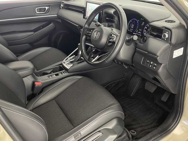 ホンダ ヴェゼル ハイブリッド e:HEV Z 宮崎県 2021(令3)年 3.6万km サンドカーキパール 禁煙車/ホンダセンシング/純正8型ナビTV/（VXM-215VFEi/CD/DVD/Bluetooth/フルセグTV)/純正バックカメラ/純正ドライブレコーダー/純正ETC/純正エアロ/純正18インチアルミ/純正LEDオートライト/純正LEDフォグ/純正フロアマット/アダプティブクルーズコントロール/レーンディパーチャーアラート/オートマチックハイビーム/ブラインドスポットモニター/ダウンヒルアシストコントロール/クリアランスソナー/電子パーキング/オートホールド/パワーバックドア/デュアルオートエアコン/前席シートヒーター/ステアリングヒーター/スマートキー/プッシュエンジンスタート/新車時保証書/取扱い説明書