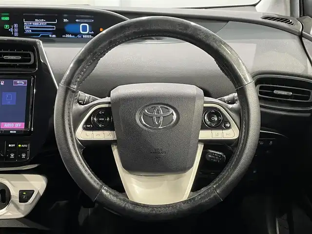 トヨタ プリウス Sセーフティプラス 愛知県 2018(平30)年 6.6万km ホワイトパールクリスタルシャイン 純正９インチナビ（NSZT-Y66T）/（Bluetooth/フルセグTV/SD/FM/AM/CD・DVD再生）/モデリスタエアロ　/トヨタセーフティセンス　/　　-プリクラッシュセーフティ/　　-レーンディパーチャーアラート/　　-レーダークルーズコントロール　/　　-オートマチックハイビーム/パーキングアシスト　/ビルトインＥＴＣ　/ＬＥＤヘッドライト/LEDフォグランプ　/バックカメラ　/クリアランスソナー　/横滑り防止/純正フロアマット　