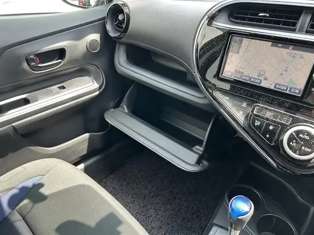 トヨタ アクア S 栃木県 2018(平30)年 10万km グレーメタリック 純正7インチナビ/フルセグTV/DVD/Bluetooth/バックカメラ/ETC/前後ドライブレコーダー/ステアリングリモコン/アイドリングストップ/横滑り防止装置/電動格納ミラー/ドアバイザー