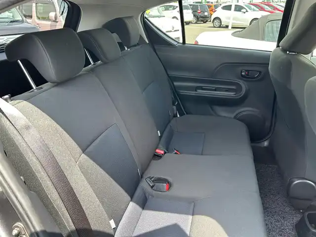 トヨタ アクア S 栃木県 2018(平30)年 10万km グレーメタリック 純正7インチナビ/フルセグTV/DVD/Bluetooth/バックカメラ/ETC/前後ドライブレコーダー/ステアリングリモコン/アイドリングストップ/横滑り防止装置/電動格納ミラー/ドアバイザー