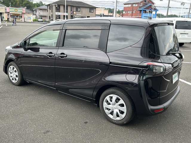 トヨタ シエンタ 鹿児島県 2018(平30)年 2.7万km クールボルドーガラスフレーク プッシュスタートボタン/電動格納ミラー/純正オーディオ/Bluetooth/CD/純正ナビ（NSZT-W66T）/レーンアシスト/衝突被害軽減システム/オートライト/オートハイビーム/パワーウィンドウ/ETC/三列シート/ハーフレザー/フルセグ/バックカメラ