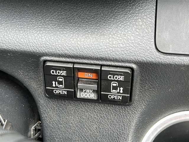トヨタ シエンタ 鹿児島県 2018(平30)年 2.7万km クールボルドーガラスフレーク プッシュスタートボタン/電動格納ミラー/純正オーディオ/Bluetooth/CD/純正ナビ（NSZT-W66T）/レーンアシスト/衝突被害軽減システム/オートライト/オートハイビーム/パワーウィンドウ/ETC/三列シート/ハーフレザー/フルセグ/バックカメラ