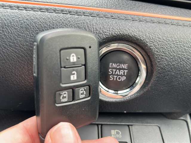 トヨタ シエンタ 鹿児島県 2018(平30)年 2.7万km クールボルドーガラスフレーク プッシュスタートボタン/電動格納ミラー/純正オーディオ/Bluetooth/CD/純正ナビ（NSZT-W66T）/レーンアシスト/衝突被害軽減システム/オートライト/オートハイビーム/パワーウィンドウ/ETC/三列シート/ハーフレザー/フルセグ/バックカメラ