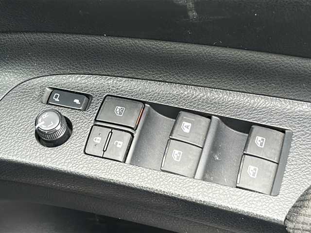 トヨタ シエンタ 鹿児島県 2018(平30)年 2.7万km クールボルドーガラスフレーク プッシュスタートボタン/電動格納ミラー/純正オーディオ/Bluetooth/CD/純正ナビ（NSZT-W66T）/レーンアシスト/衝突被害軽減システム/オートライト/オートハイビーム/パワーウィンドウ/ETC/三列シート/ハーフレザー/フルセグ/バックカメラ