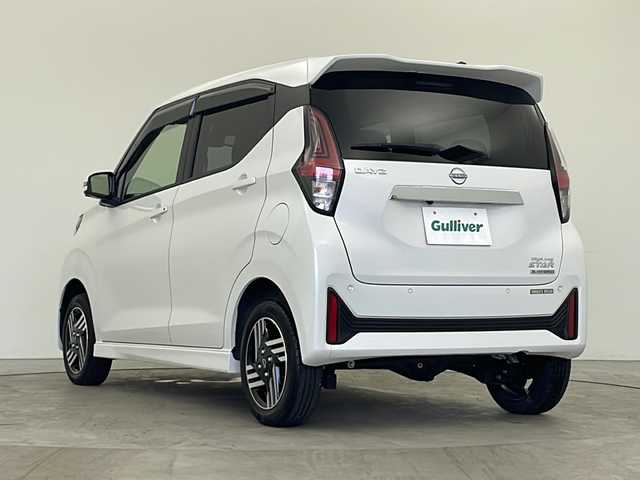 日産 デイズ ハイウェイスターX 秋田県 2024(令6)年 0.7万km ホワイトパール 4WD/エマージェンシーブレーキ　/車線逸脱警報　/先行者発進告知　/速度標識表示　/道路標識表示　/ふらつき警報　/アラウンドビューモニター　/前席シートヒーター　/ステアリングヒーター　/ＬＥＤヘッドライト　/純正フロアマット　/純正ＡＷ/スマートキー