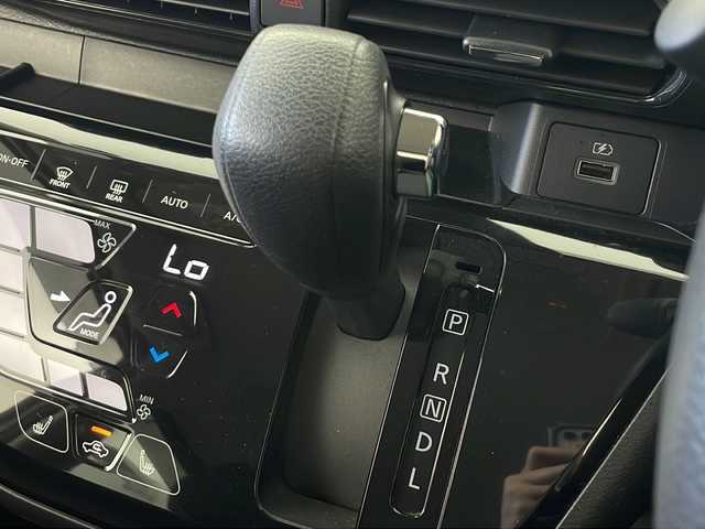 日産 デイズ ハイウェイスターX 秋田県 2024(令6)年 0.7万km ホワイトパール 4WD/エマージェンシーブレーキ　/車線逸脱警報　/先行者発進告知　/速度標識表示　/道路標識表示　/ふらつき警報　/アラウンドビューモニター　/前席シートヒーター　/ステアリングヒーター　/ＬＥＤヘッドライト　/純正フロアマット　/純正ＡＷ/スマートキー