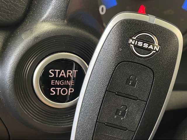 日産 デイズ ハイウェイスターX 秋田県 2024(令6)年 0.7万km ホワイトパール 4WD/エマージェンシーブレーキ　/車線逸脱警報　/先行者発進告知　/速度標識表示　/道路標識表示　/ふらつき警報　/アラウンドビューモニター　/前席シートヒーター　/ステアリングヒーター　/ＬＥＤヘッドライト　/純正フロアマット　/純正ＡＷ/スマートキー