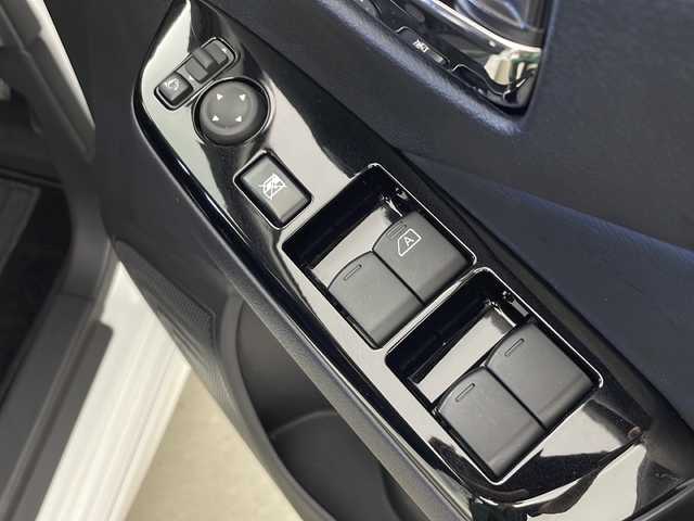 日産 デイズ ハイウェイスターX 秋田県 2024(令6)年 0.7万km ホワイトパール 4WD/エマージェンシーブレーキ　/車線逸脱警報　/先行者発進告知　/速度標識表示　/道路標識表示　/ふらつき警報　/アラウンドビューモニター　/前席シートヒーター　/ステアリングヒーター　/ＬＥＤヘッドライト　/純正フロアマット　/純正ＡＷ/スマートキー