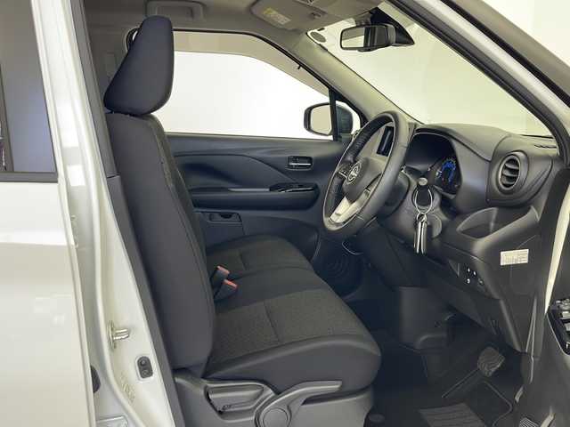 日産 デイズ ハイウェイスターX 秋田県 2024(令6)年 0.7万km ホワイトパール 4WD/エマージェンシーブレーキ　/車線逸脱警報　/先行者発進告知　/速度標識表示　/道路標識表示　/ふらつき警報　/アラウンドビューモニター　/前席シートヒーター　/ステアリングヒーター　/ＬＥＤヘッドライト　/純正フロアマット　/純正ＡＷ/スマートキー