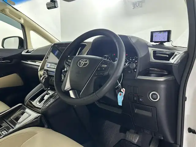 トヨタ アルファード X 佐賀県 2020(令2)年 2.8万km ホワイトパールクリスタルシャイン アルパイン11インチナビ/フルセグテレビ/CD/DVD/SD/BT/FM.AM/バックカメラ/ミラー型前後ドライブレコーダー/プリクラッシュセーフティ/レーンディパーチャーアラート/オートハイビーム/レーダークルーズコントロール/クリアランスソナー/電動パーキングブレーキ/ブレーキホールド/ビルトインETC/両側パワースライドドア/レザー調シートカバー/社外20インチアルミホイール/スマートキー×2/保証書/取扱説明書