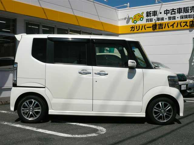 ホンダ Ｎ ＢＯＸ カスタム G SSパッケージ 大分県 2014(平26)年 10万km プレミアムホワイトパール ワンオーナー/Gathers SDナビ:VXM-145Vsi/（CD/DVD/BT/SD/ワンセグTV）/安心パッケージ　/・シティブレーキアクティブシステム/・カーテンエアバック/・サイドエアバック/純正フロアマット　ドアバイザー/ETC/オートライト/バックカメラ/両側パワースライドドア/ステアリングリモコン/HIDヘッドライト/フロントフォグランプ/アイドリングストップ/保証書　取扱説明書　スペアキー1本