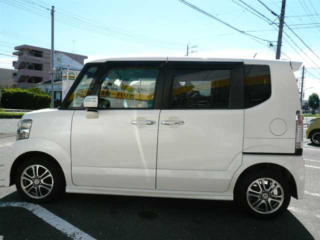 ホンダ Ｎ ＢＯＸ カスタム G SSパッケージ 大分県 2014(平26)年 10万km プレミアムホワイトパール ワンオーナー/Gathers SDナビ:VXM-145Vsi/（CD/DVD/BT/SD/ワンセグTV）/安心パッケージ　/・シティブレーキアクティブシステム/・カーテンエアバック/・サイドエアバック/純正フロアマット　ドアバイザー/ETC/オートライト/バックカメラ/両側パワースライドドア/ステアリングリモコン/HIDヘッドライト/フロントフォグランプ/アイドリングストップ/保証書　取扱説明書　スペアキー1本