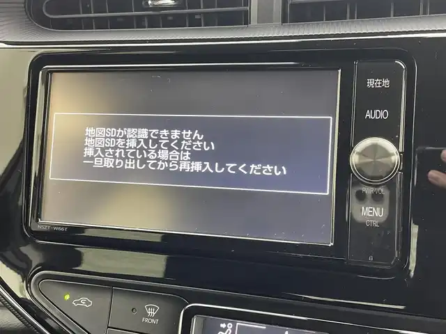 トヨタ アクア クロスオーバー 茨城県 2017(平29)年 7.3万km ブラックマイカ 純正ナビ　ナビレディパッケージ/Bluetooth/フルセグ/radio/CD/DVD/バックカメラ/Toyota Safety Sense C/・プリクラッシュセーフティシステム/ ・レーンディパーチャーアラート/・オートマチックハイビーム/ETC/合皮コンビシート/オートライト/純正AW/プッシュスタート/スマートキー