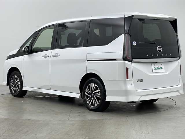日産 セレナ ハイウェイスター V 道央・札幌 2023(令5)年 4.7万km プリズムホワイト ・4WD/・純正ナビ&BT&USB/・インテリジェントアラウンドビューモニター/・両側パワースライドドア/・プロパイロット/・インテリジェントクルーズコントロール/・インテリジェントエマージェンシーブレーキ/・レーンキープアシスト/・ステアリングヒーター/・コーナーセンサー/・デジタルインナーミラー/・置くだけ充電/・ETC/・パドルシフト/・LEDヘッドライト/・オートライト/・スマートキー