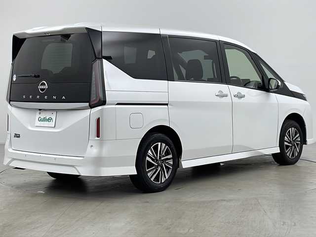 日産 セレナ ハイウェイスター V 道央・札幌 2023(令5)年 4.7万km プリズムホワイト ・4WD/・純正ナビ&BT&USB/・インテリジェントアラウンドビューモニター/・両側パワースライドドア/・プロパイロット/・インテリジェントクルーズコントロール/・インテリジェントエマージェンシーブレーキ/・レーンキープアシスト/・ステアリングヒーター/・コーナーセンサー/・デジタルインナーミラー/・置くだけ充電/・ETC/・パドルシフト/・LEDヘッドライト/・オートライト/・スマートキー