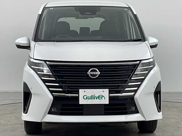 日産 セレナ ハイウェイスター V 道央・札幌 2023(令5)年 4.7万km プリズムホワイト ・4WD/・純正ナビ&BT&USB/・インテリジェントアラウンドビューモニター/・両側パワースライドドア/・プロパイロット/・インテリジェントクルーズコントロール/・インテリジェントエマージェンシーブレーキ/・レーンキープアシスト/・ステアリングヒーター/・コーナーセンサー/・デジタルインナーミラー/・置くだけ充電/・ETC/・パドルシフト/・LEDヘッドライト/・オートライト/・スマートキー