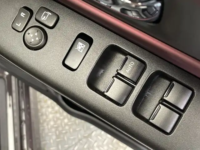 スズキ スペーシア カスタム HYBRID XS 栃木県 2024(令6)年 0.2万km 茶 純正9インチメモリナビ/（フルセグTV/Bluetooth/USB//AppleCarPlay/AndoroidAuto）/全方位カメラ/トヨタセーフティセンス/コーナーセンサー/両側パワースライドドア/ハーフレザーシート/シートヒーター/禁煙車/ステアリングヒーター/ヘッドアップディスプレイ/オートライト/LEDヘッドライト/横滑り防止装置/フォグランプ/スマートキー/プッシュスタート/アイドリングストップ/ステアリングスイッチ/革巻きステアリング/ウィンカーミラー/純正15インチアルミホイール/純正フロアマット