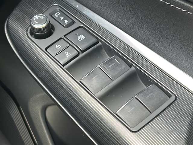 トヨタ ハリアー Z 三重県 2020(令2)年 4.8万km ホワイトパールクリスタルシャイン 純正ナビ　/全周囲カメラ　/ＢＳＭ　/ＪＢＬ　/デジタルインナーミラー　/ビルトインＥＴＣ２．０　/前後コーナーセンサー　/USB給電/パワーバックドア　/運転席パワーシート　/レーダークルーズコントロール　/レーンキープアシスト/衝突軽減ブレーキ/ハーフレザーシート/ヘッドアップディスプレイ/革巻きステアリング/ステアリングスイッチ/ＬＥＤヘッドライト/オートハイビーム/オートライト/電子パーキング/純正フロアマット/電動格納ミラー/禁煙車