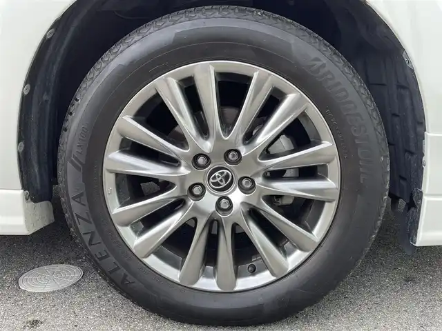 トヨタ ハリアー プレミアム 大阪府 2017(平29)年 6.4万km ホワイトパールクリスタルシャイン 純正９インチナビ　/   フルセグＴＶ/CD/DVD/Bluetooth/100V電源　/バックモニタ　/トヨタセーフティセンス/社外エアロ　　/アイドリングストップ　/電動リアゲート　/運転席パワーシート　/ハーフレザーシート/純正18インチアルミホイール/純正フロアマット/プッシュスタート　/スマートキー　/ビルトインＥＴＣ