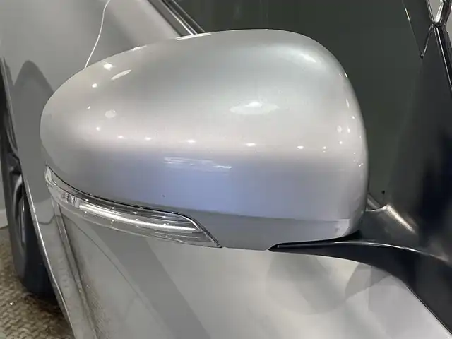 トヨタ マークＸ 250S 愛知県 2016(平28)年 9.7万km シルバーM 純正SDナビ（NSCD-W66)/・AM/FM/CD/DVD/Bluetooth/・テレビ/Toyota Safety Sense/・衝突軽減ブレーキ/・レーンキープアシスト/・レーダークルーズコントロール/クリアランスソナー/バックカメラ/ドライブレコーダー/ETC/プッシュスタートボタン/スマートキー/純正16インチアルミホイル/LEDヘッドライト/パワーシート（D席+N席）/シートヒーター（D席+N席）/オートライト/オートエアコン/電格ミラー/ドアバイザー/純正フロアマット/保証書/取扱説明書