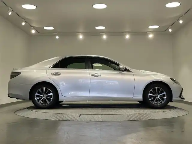 トヨタ マークＸ 250S 愛知県 2016(平28)年 9.7万km シルバーM 純正SDナビ（NSCD-W66)/・AM/FM/CD/DVD/Bluetooth/・テレビ/Toyota Safety Sense/・衝突軽減ブレーキ/・レーンキープアシスト/・レーダークルーズコントロール/クリアランスソナー/バックカメラ/ドライブレコーダー/ETC/プッシュスタートボタン/スマートキー/純正16インチアルミホイル/LEDヘッドライト/パワーシート（D席+N席）/シートヒーター（D席+N席）/オートライト/オートエアコン/電格ミラー/ドアバイザー/純正フロアマット/保証書/取扱説明書