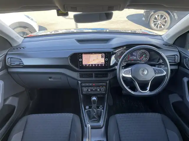 フォルクスワーゲン Ｔ－クロス TSI 1st 山梨県 2020(令2)年 3万km グレー 純正ナビ　/フルセグTV　/AppleCarPlay　/AndoroidoAuto　/Bluetooth　/バックカメラ　/ETC2.0　/非接触充電　/ACC　/オートライト　/コーナーセンサー　/ブラインドスポット　/アイドリングストップ　/ドラレコ前後