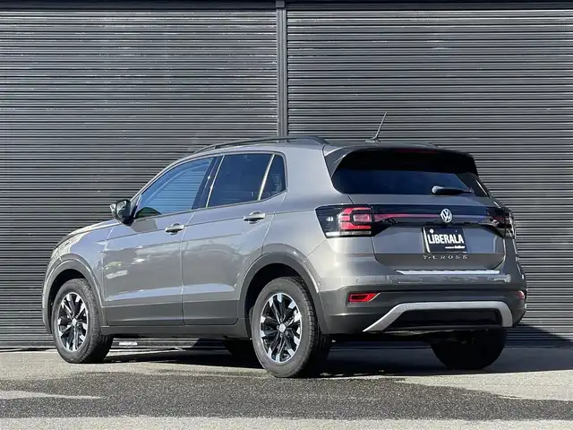 フォルクスワーゲン Ｔ－クロス TSI 1st 山梨県 2020(令2)年 3万km グレー 純正ナビ　/フルセグTV　/AppleCarPlay　/AndoroidoAuto　/Bluetooth　/バックカメラ　/ETC2.0　/非接触充電　/ACC　/オートライト　/コーナーセンサー　/ブラインドスポット　/アイドリングストップ　/ドラレコ前後