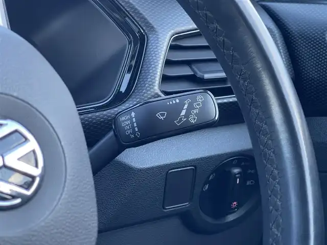 フォルクスワーゲン Ｔ－クロス TSI 1st 山梨県 2020(令2)年 3万km グレー 純正ナビ　/フルセグTV　/AppleCarPlay　/AndoroidoAuto　/Bluetooth　/バックカメラ　/ETC2.0　/非接触充電　/ACC　/オートライト　/コーナーセンサー　/ブラインドスポット　/アイドリングストップ　/ドラレコ前後