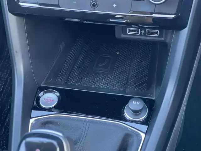 フォルクスワーゲン Ｔ－クロス TSI 1st 山梨県 2020(令2)年 3万km グレー 純正ナビ　/フルセグTV　/AppleCarPlay　/AndoroidoAuto　/Bluetooth　/バックカメラ　/ETC2.0　/非接触充電　/ACC　/オートライト　/コーナーセンサー　/ブラインドスポット　/アイドリングストップ　/ドラレコ前後