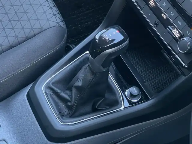 フォルクスワーゲン Ｔ－クロス TSI 1st 山梨県 2020(令2)年 3万km グレー 純正ナビ　/フルセグTV　/AppleCarPlay　/AndoroidoAuto　/Bluetooth　/バックカメラ　/ETC2.0　/非接触充電　/ACC　/オートライト　/コーナーセンサー　/ブラインドスポット　/アイドリングストップ　/ドラレコ前後