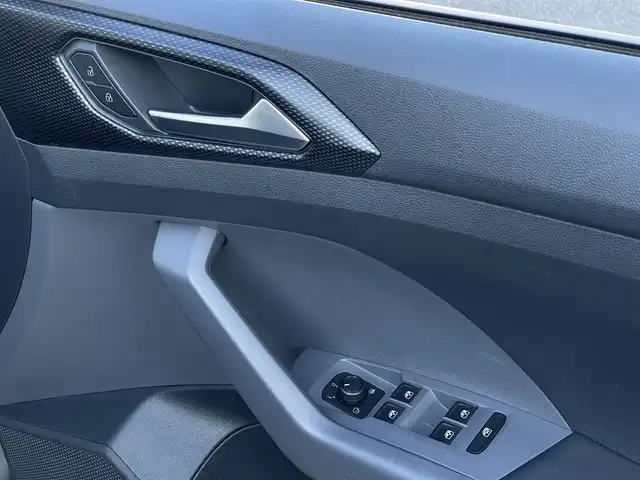 フォルクスワーゲン Ｔ－クロス TSI 1st 山梨県 2020(令2)年 3万km グレー 純正ナビ　/フルセグTV　/AppleCarPlay　/AndoroidoAuto　/Bluetooth　/バックカメラ　/ETC2.0　/非接触充電　/ACC　/オートライト　/コーナーセンサー　/ブラインドスポット　/アイドリングストップ　/ドラレコ前後