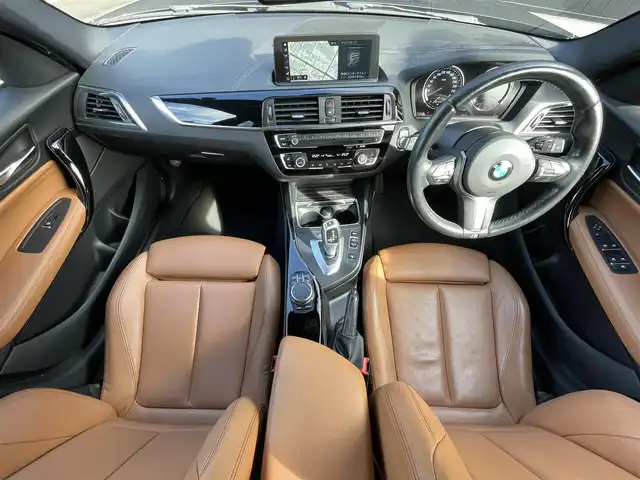 ＢＭＷ １１８ｄ Mスポーツ エディションシャドー 静岡県 2017(平29)年 5.1万km ミネラルグレー 茶革シート/シートヒーター /ダークカラーLEDライト/ブラックキドニーグリル/純正18インチジェットブラックホイール/レザーステアリングホイール/iDrive/(Bluetooth/CD/DVD/USB)/インテリジェントセーフティー/ACC/ドライビングパフォーマンスコントロール/バックカメラ /ETC/ドライブレコーダー/保証書