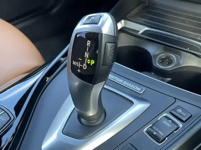 ＢＭＷ １１８ｄ Mスポーツ エディションシャドー 静岡県 2017(平29)年 5.1万km ミネラルグレー 茶革シート/シートヒーター /ダークカラーLEDライト/ブラックキドニーグリル/純正18インチジェットブラックホイール/レザーステアリングホイール/iDrive/(Bluetooth/CD/DVD/USB)/インテリジェントセーフティー/ACC/ドライビングパフォーマンスコントロール/バックカメラ /ETC/ドライブレコーダー/保証書