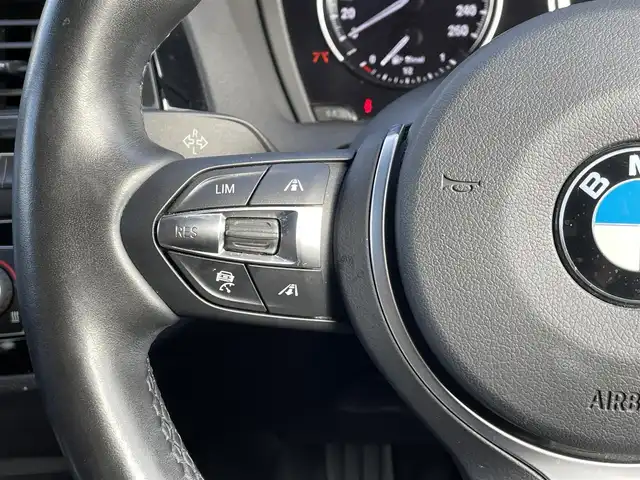 ＢＭＷ １１８ｄ Mスポーツ エディションシャドー 静岡県 2017(平29)年 5.1万km ミネラルグレー 茶革シート/シートヒーター /ダークカラーLEDライト/ブラックキドニーグリル/純正18インチジェットブラックホイール/レザーステアリングホイール/iDrive/(Bluetooth/CD/DVD/USB)/インテリジェントセーフティー/ACC/ドライビングパフォーマンスコントロール/バックカメラ /ETC/ドライブレコーダー/保証書