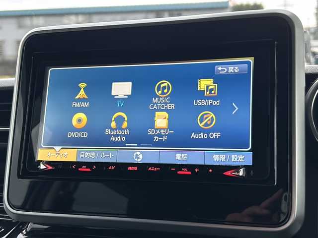 マツダ フレアワゴン カスタムスタイル ハイブリッド XT 山形県 2018(平30)年 7.3万km シルバー 禁煙車/4WD/デュアルセンサーブレーキ/レーンキープアシスト/横滑り防止装置/オートマチックハイビーム/後方コーナーセンサー/バックカメラ/純正SDナビ/（Bluetooth/フルセグ/AM/FM/USB)/テレビキャンセラー/両側パワースライドドア/アイドリングストップ/ステアリングスイッチ/パドルシフト/ハーフレザー/前席シートヒーター/社外フロアマット/社外アルミホイール/電動格納ミラー/ドアバイザー/LEDヘッドライト/フォグランプ/ホイール付きスタッドレスタイヤ車載4本/（155/65/R14)3mm