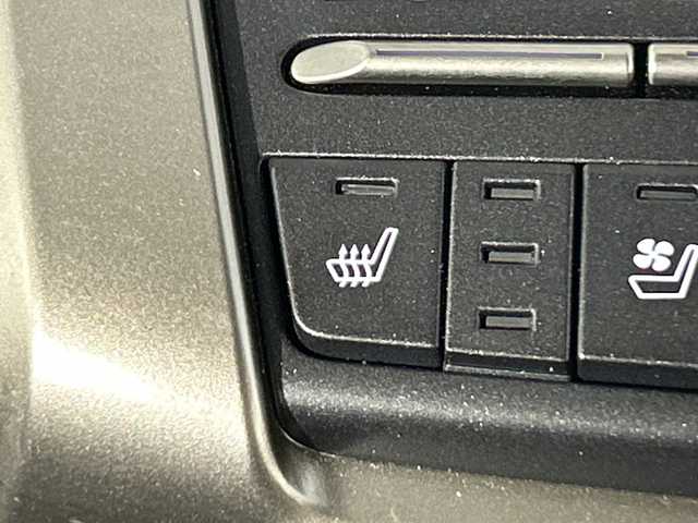 レクサス ＮＸ 300h バージョンL 神奈川県 2019(令1)年 6.2万km ソニッククォーツ 純正SDナビゲーションシステム/フルセグ　CD DVD/Bluetooth　SD　USB　AUX/パノラミックビューモニター/パノラミックルーフ/ハンズフリーパワーバックドア/AC100V【リア】/純正ビルトインETC2.0/セーフティシステムプラス/ブラインドスポットモニター/プリクラッシュセーフティシステム/レーンディパーチャーアラート/アダブティブハイビームシステム/レーダークルーズコントロール/ドライブモードセレクト/前後ソナー/アイドリングストップ/革巻きステアリング/パドルシフト/シートヒーター/革シート/前席/後席シートヒーター/前席パワーシート/ベンチレーション/運転席ポジションメモリー/電動パーキングブレーキ/オートブレーキホールド/nanoe/自動防眩ミラー/プッシュスタート/スマ＾とキー/3眼LEDヘッドランプ/LEDデイライト/ヘッドランプクリーナー/オートライト/純正リアスポイラー/純正18インチアルミホイール/電格ウインカーミラー