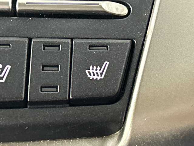 レクサス ＮＸ 300h バージョンL 神奈川県 2019(令1)年 6.2万km ソニッククォーツ 純正SDナビゲーションシステム/フルセグ　CD DVD/Bluetooth　SD　USB　AUX/パノラミックビューモニター/パノラミックルーフ/ハンズフリーパワーバックドア/AC100V【リア】/純正ビルトインETC2.0/セーフティシステムプラス/ブラインドスポットモニター/プリクラッシュセーフティシステム/レーンディパーチャーアラート/アダブティブハイビームシステム/レーダークルーズコントロール/ドライブモードセレクト/前後ソナー/アイドリングストップ/革巻きステアリング/パドルシフト/シートヒーター/革シート/前席/後席シートヒーター/前席パワーシート/ベンチレーション/運転席ポジションメモリー/電動パーキングブレーキ/オートブレーキホールド/nanoe/自動防眩ミラー/プッシュスタート/スマ＾とキー/3眼LEDヘッドランプ/LEDデイライト/ヘッドランプクリーナー/オートライト/純正リアスポイラー/純正18インチアルミホイール/電格ウインカーミラー